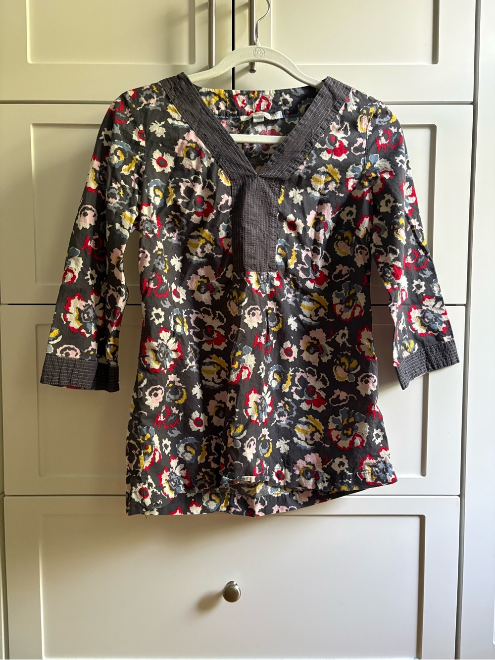 Boden Gray Floral Tunic Top - Comfortable 3/4 Sleeve